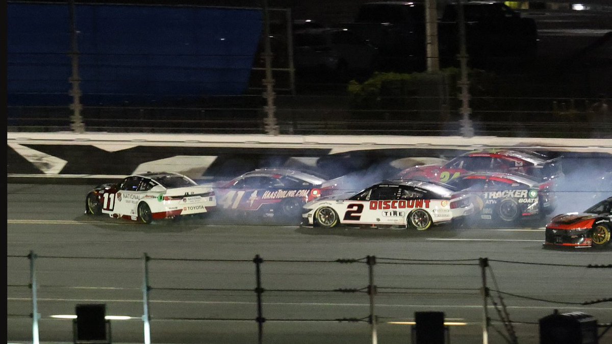 KHankinator's tweet photo. @CaidenC64976991 Custer in the 2025 Daytona 500... https://t.co/Xk7m91LoBH