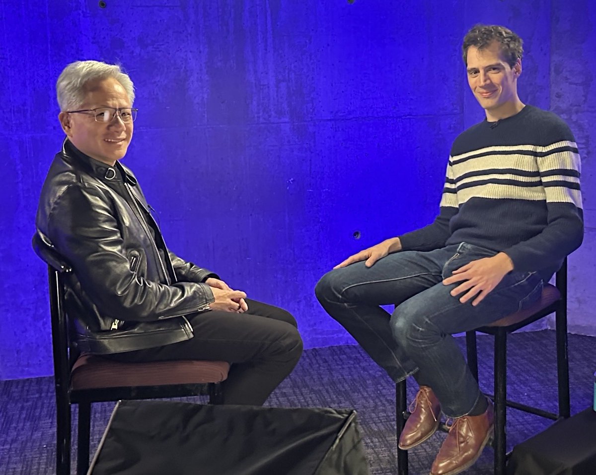 Arthur Mensch tweet media