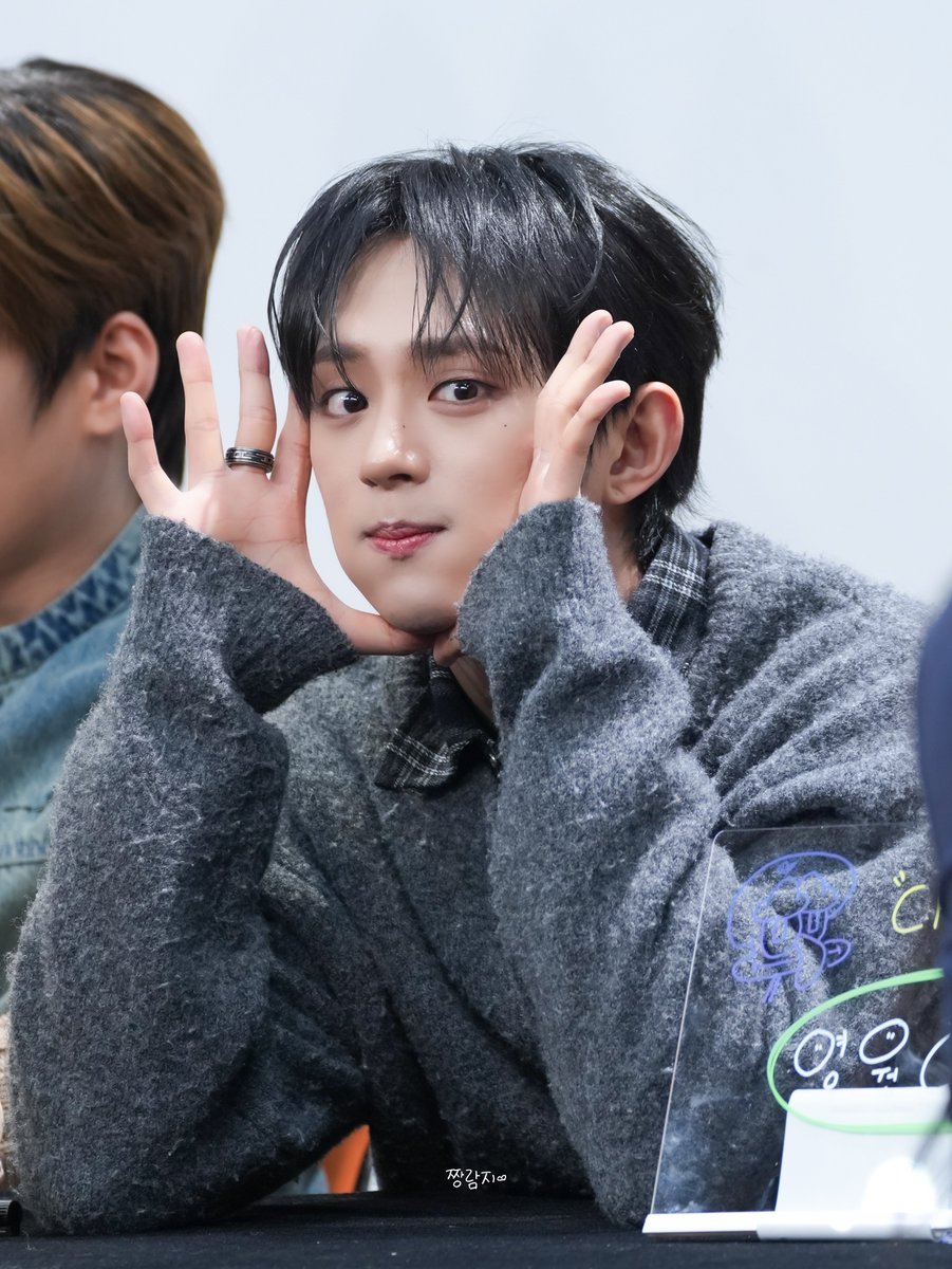 260315 비트로드 대면팬싸

귀여워🥹🫳🫳

#다크비 #DKB #디원 #D1