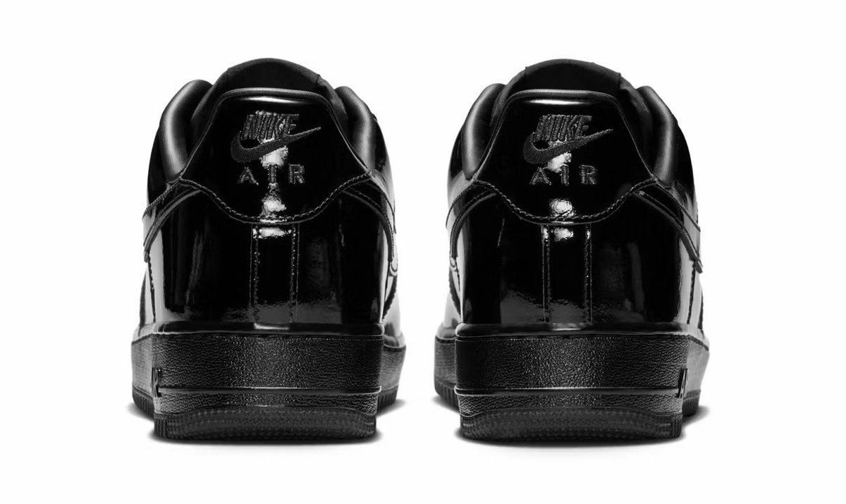 uptod4te's tweet photo. Nike Air Force 1 Low “Black Patent”が発売予定。伝説的なコートシューズにフォーマルな要素をプラス。［IV2857-010］【ナイキ AF1 エアフォース1 ロー ブラックパテント】
https://t.co/J9rScuPGdo https://t.co/FwDspDcE0A