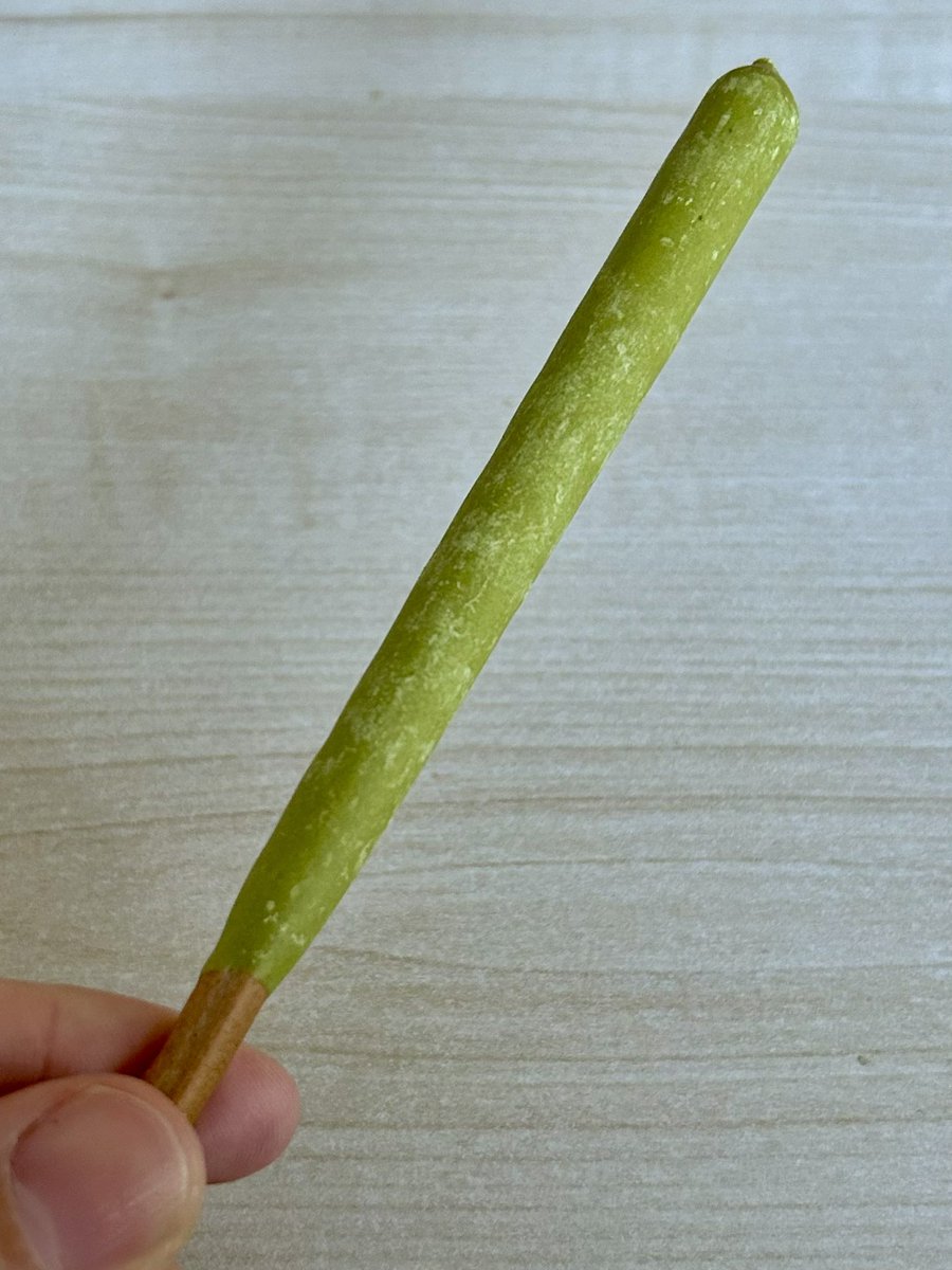 YUI_OKUDA_0108's tweet photo. Yesterday, while waiting for my measurements, I was writing my paper at #KyotoUniversity #UjiCampus and eating #UjiMatcha-flavored #Pocky🍵🎶 It had two layers✨ So delicious😋
The history of Uji matcha dates back to the early Kamakura period (1200s), when Myoe Shonin planted tea seeds in Uji, inherited from Eisai😊 During the Muromachi period, under the protection of the Ashikaga shogunate, it became "Japan's number one tea-producing region"🎵 In the Edo period, the steaming and kneading method of sencha production was established, building a tradition of approximately 800 years as a top-quality matcha brand🍵 I love Uji Matcha💚