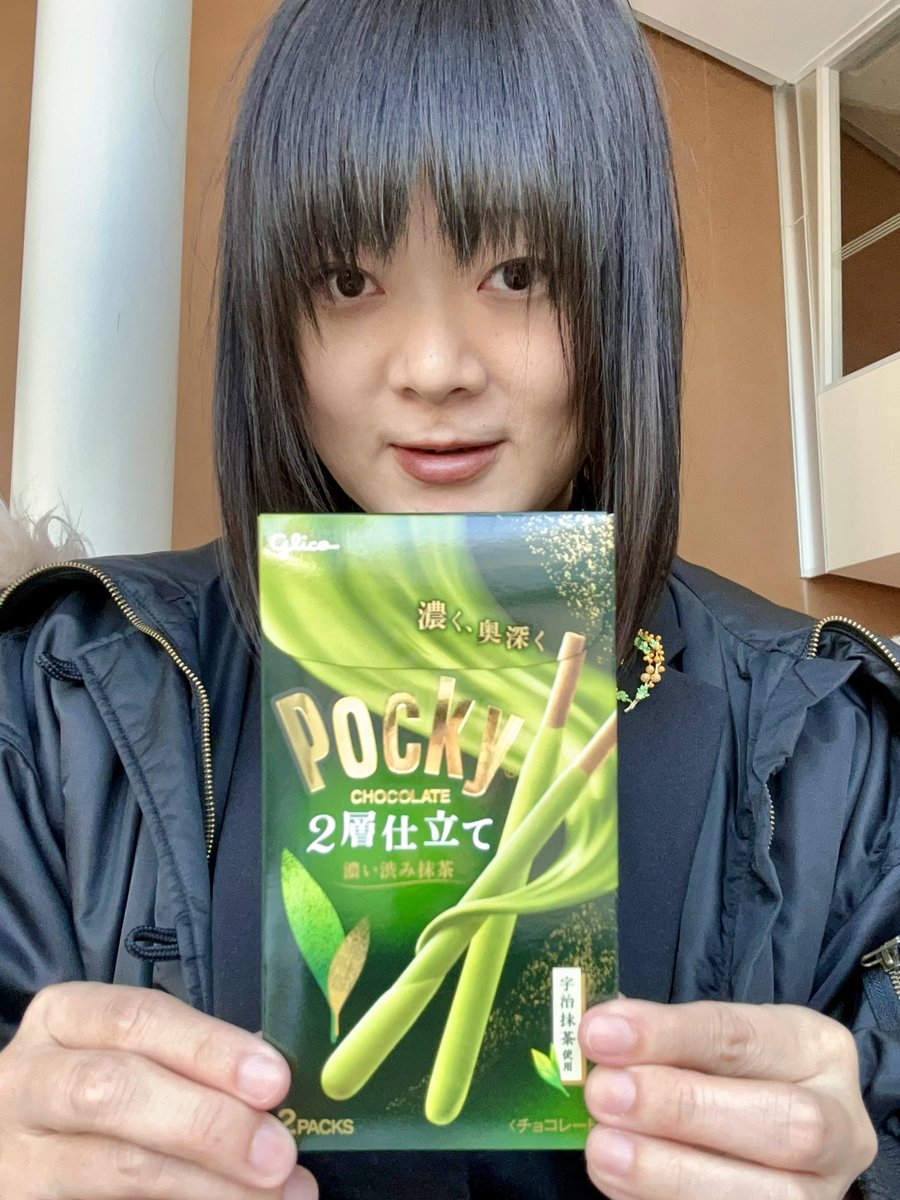 YUI_OKUDA_0108's tweet photo. Yesterday, while waiting for my measurements, I was writing my paper at #KyotoUniversity #UjiCampus and eating #UjiMatcha-flavored #Pocky🍵🎶 It had two layers✨ So delicious😋
The history of Uji matcha dates back to the early Kamakura period (1200s), when Myoe Shonin planted tea seeds in Uji, inherited from Eisai😊 During the Muromachi period, under the protection of the Ashikaga shogunate, it became "Japan's number one tea-producing region"🎵 In the Edo period, the steaming and kneading method of sencha production was established, building a tradition of approximately 800 years as a top-quality matcha brand🍵 I love Uji Matcha💚