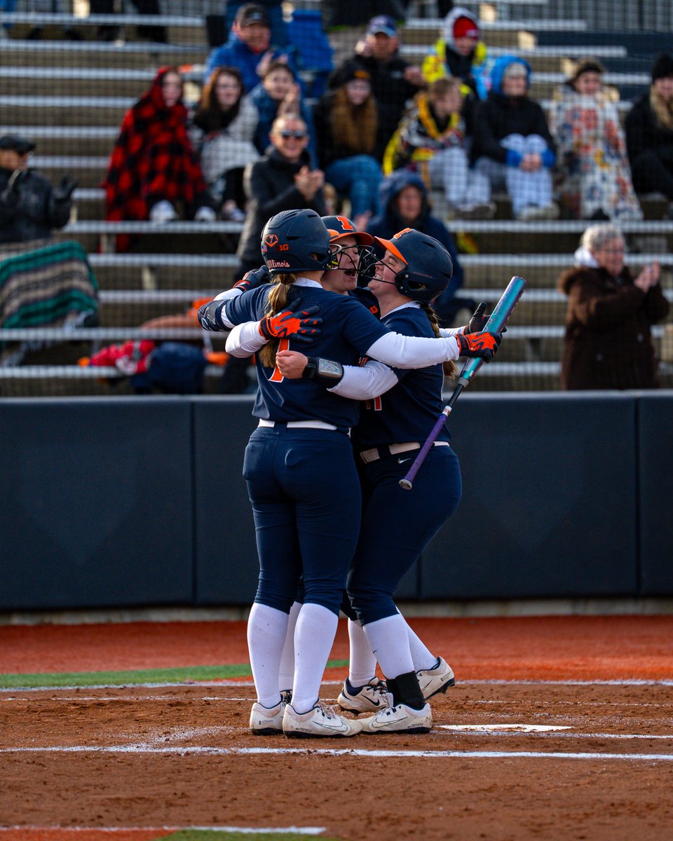 Illinois Softball tweet media