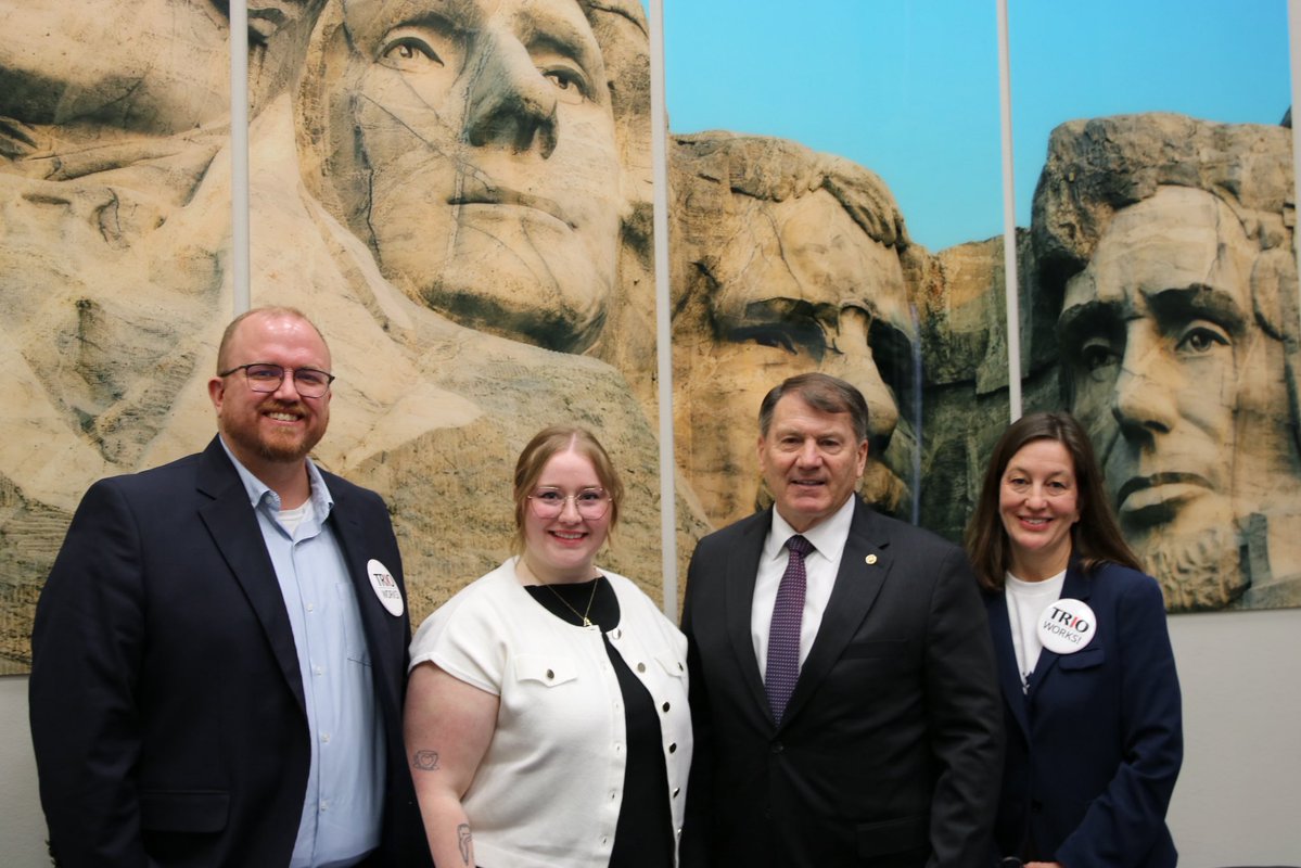 Senator Mike Rounds tweet media