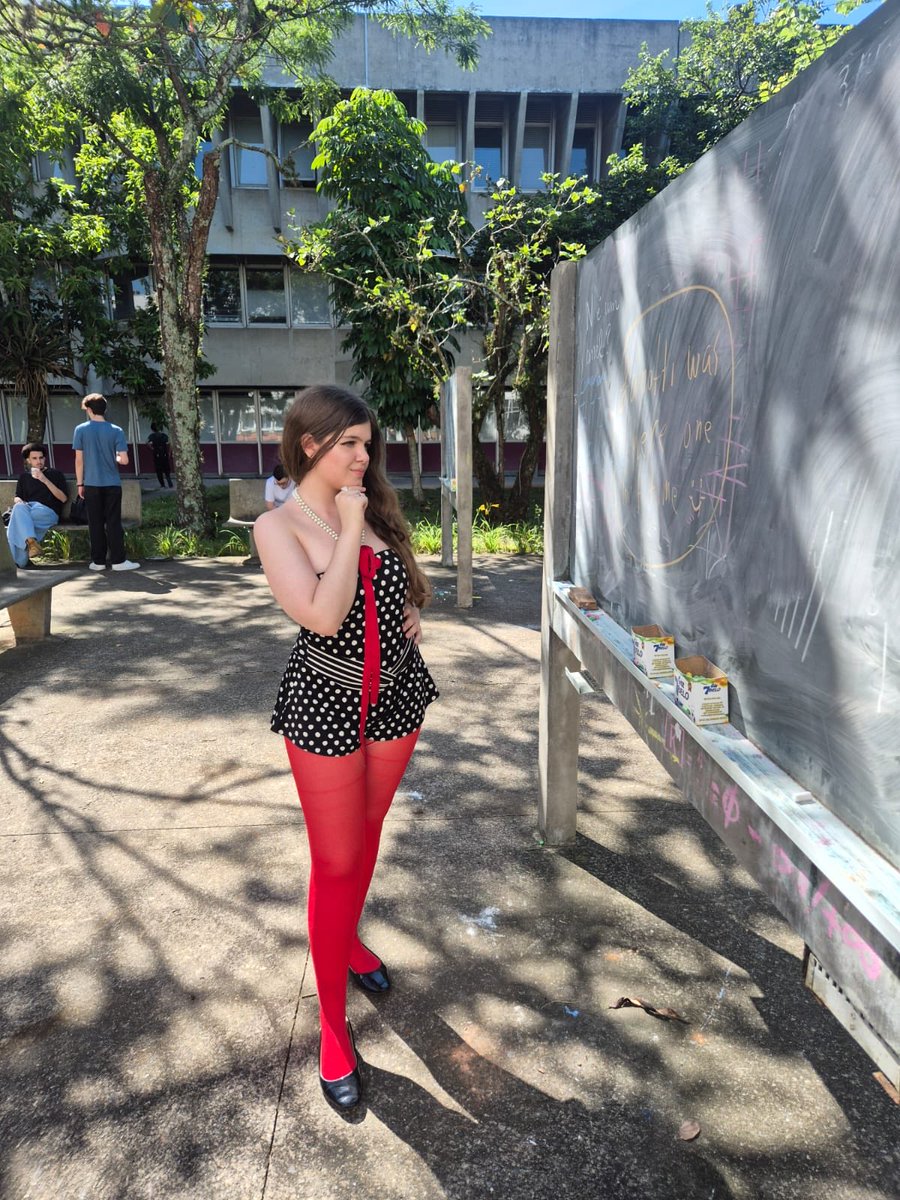 Lara Tausk tweet media