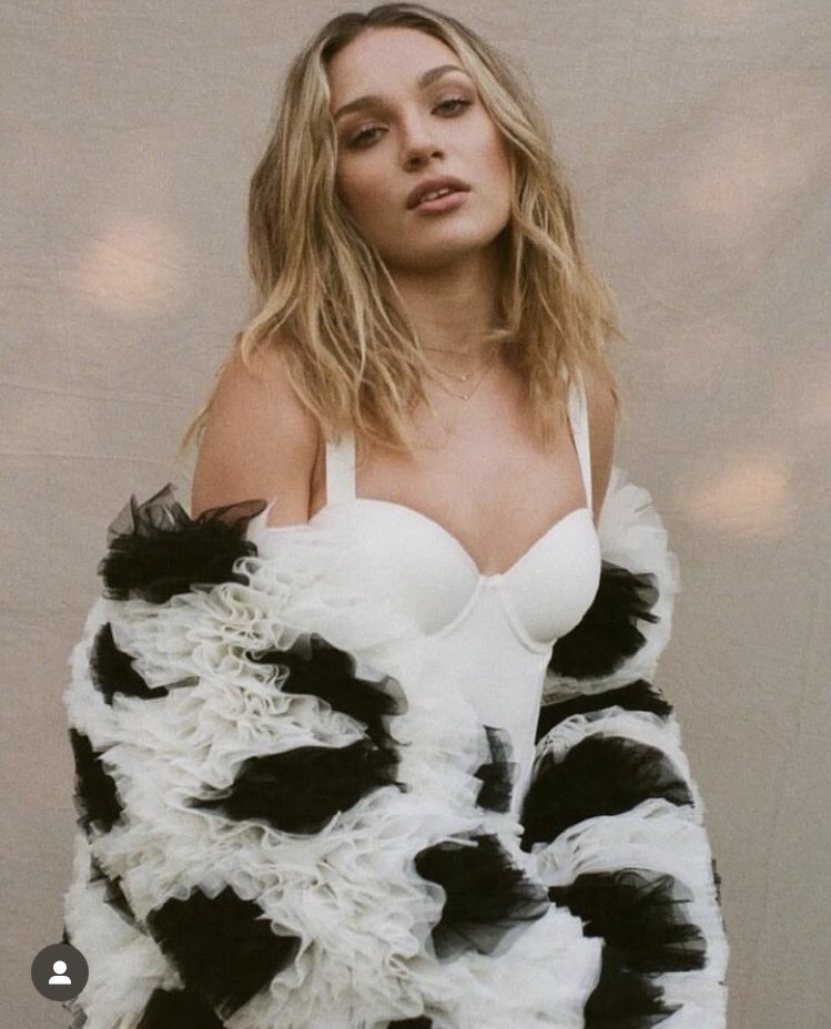 Maddie Ziegler (Rp) (PARODY)🐮💋👸🏻♠️🏳️‍🌈 tweet media