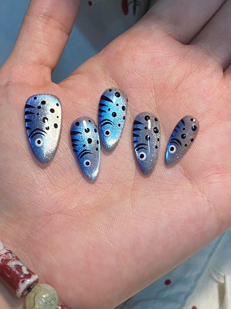 aesttics's tweet photo. fish nails https://t.co/uGuVrH4Tcg