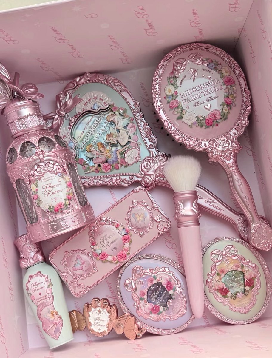 aesttics's tweet photo. makeup with pretty packaging >>> https://t.co/thtgEwVs5r