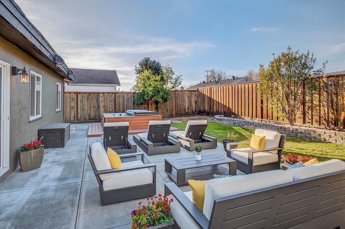 Just listed! Super cute 3 bed, 1 bath home with loads of bells and whistles in the Lyndale neighborhood of Alum Rock in San Jose. Check out the spacious and updated kitchen, and don't miss the bedroom that's been adapted into a delux, oversized closet! $940,000.

Open this
