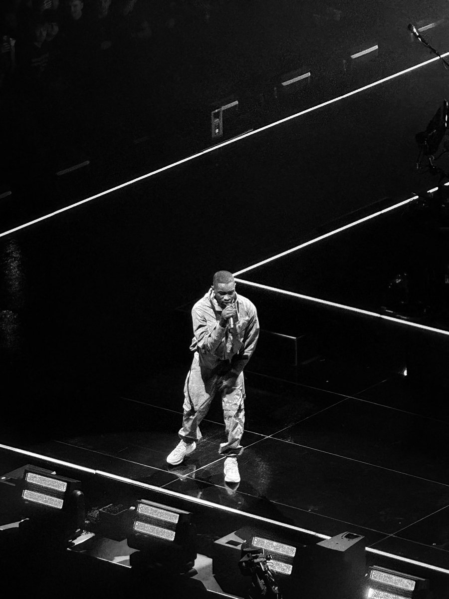 Lewis 🍋🐝 tweet media