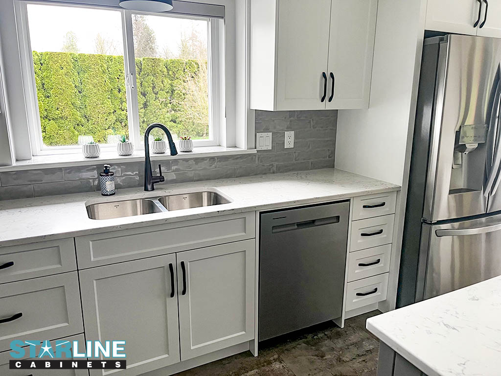 starlinecabinet's tweet image. ✨ Project Spotlight: A Fresh Take on Classic Comfort
This newly completed Starline kitchen reno brings timeless design into the present with clean lines, layered neutrals, and a touch of bold contrast. 
Contact us: 
📞1 604-792-7790 📩info@starlinecabinets.com #KitchenRenovation
