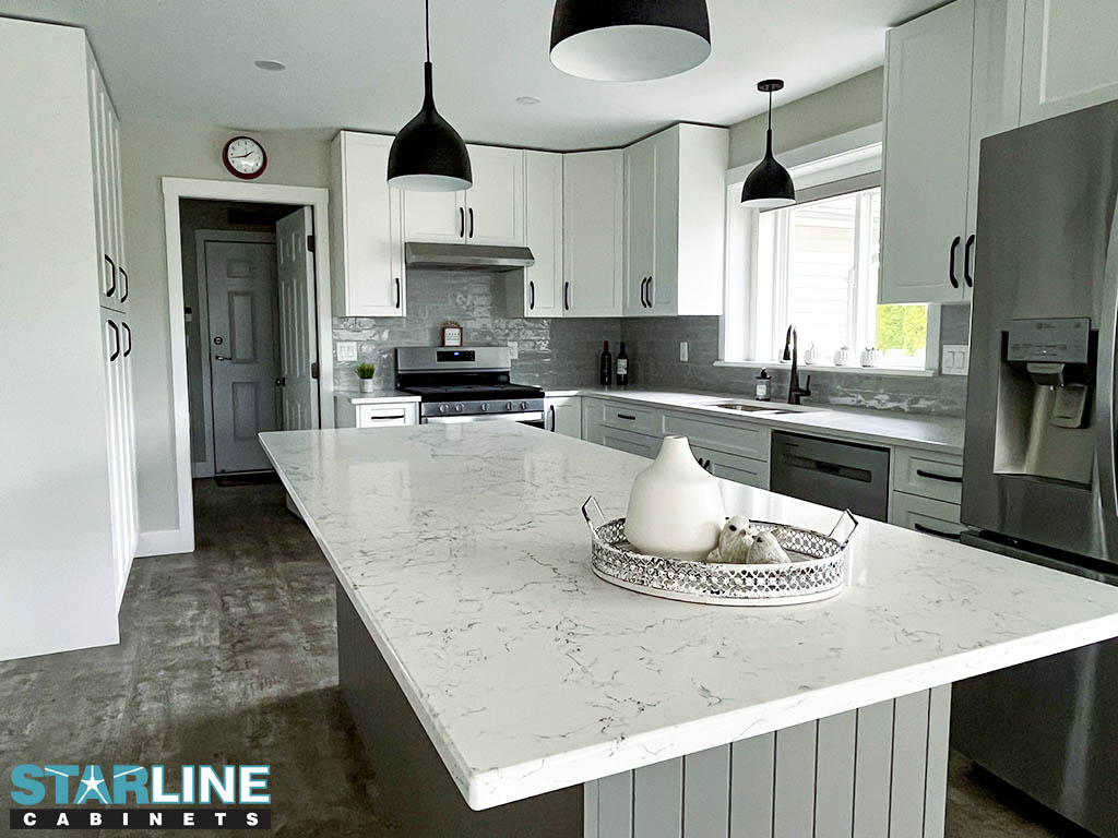 starlinecabinet's tweet image. ✨ Project Spotlight: A Fresh Take on Classic Comfort
This newly completed Starline kitchen reno brings timeless design into the present with clean lines, layered neutrals, and a touch of bold contrast. 
Contact us: 
📞1 604-792-7790 📩info@starlinecabinets.com #KitchenRenovation
