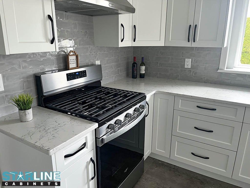 starlinecabinet's tweet image. ✨ Project Spotlight: A Fresh Take on Classic Comfort
This newly completed Starline kitchen reno brings timeless design into the present with clean lines, layered neutrals, and a touch of bold contrast. 
Contact us: 
📞1 604-792-7790 📩info@starlinecabinets.com #KitchenRenovation