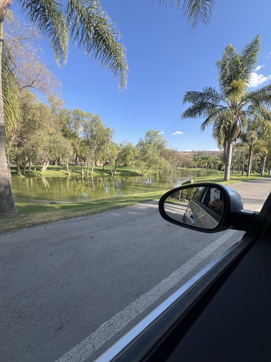 Fisioterapeuta Julio César González tweet media