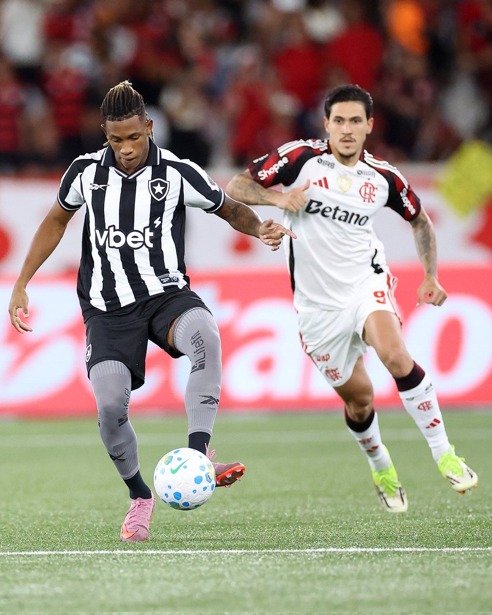 🚨 DANILO É SELEÇÃO! 🇧🇷⭐

Com a estrela solitária no peito e agora a amarelinha no horizonte! Danilo foi convocado por Carlo Ancelotti para os últimos compromissos antes da Copa do Mundo.

Merecido demais o momento do nosso volante! O Alvinegro está representado. ⚪️⚫️
#ehasdeser