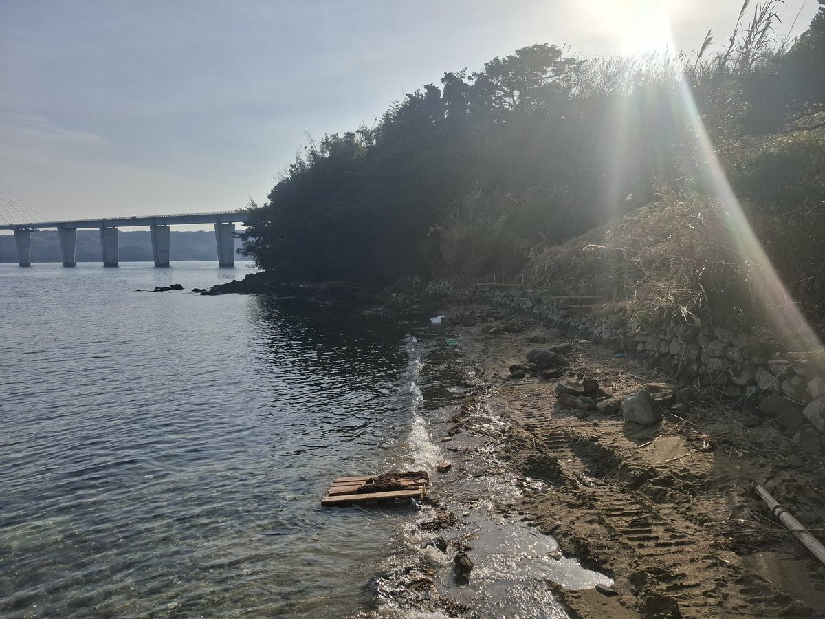 海岸の石積復旧です(強制)