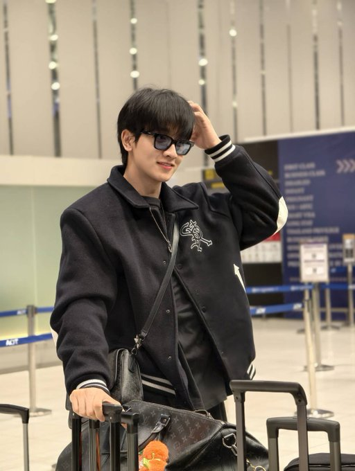 coconutnsky's tweet image. HK bound! 🛫 Safe trip and great vibes. Let’s make this chapter legendary. ✨

#kongthappeak #กองทัพพีค 
#TheDevilsKiss #SharedSpaceRomance