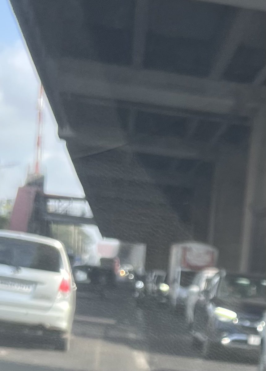 Suneelvora's tweet photo. @MTPHereToHelp @MumbaiPolice Pls stop bikers in extra lane on #WEH western expressway - leading to risky, #risky #rash #dangerous driving https://t.co/JafblIQrF3