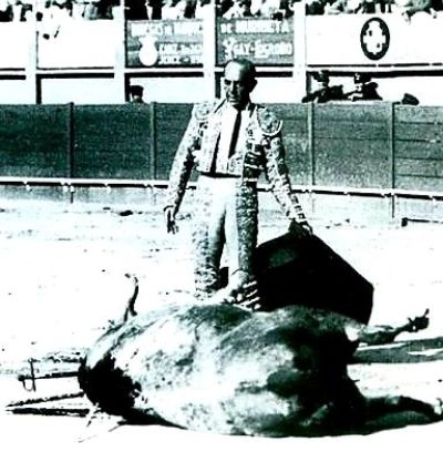 beatrice_marge's tweet photo. Tal día como hoy en Barcelona el 16 de marzo de 1919 se doctora 

🗡️ Ignacio Sánchez Mejías

De manos de Joselito "El Gallo" en presencia de Juan Belmonte...casi na..

🐂 "Buñolero" de Vicente Mart��nez https://t.co/thpoErbmTv
