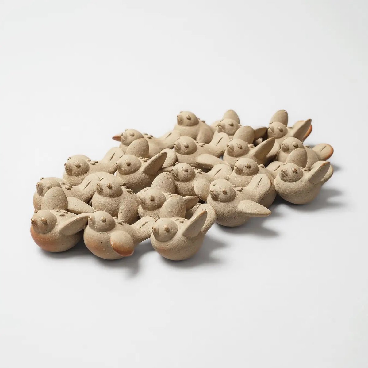 ◎現代備前を率いる作家の作品
◎富本憲吉、金重陶陽、石黒宗麿、鈴木治、パブロ・ピカソなど、近現代陶芸史に名を残す著名作家の作品
◎「備前・現代陶芸ビエンナーレ2024」「六古窯サミット2025」で展示された全国の窯業地で活躍する作家の作品など

当館館蔵品とあわせた約60点を紹介🏺
