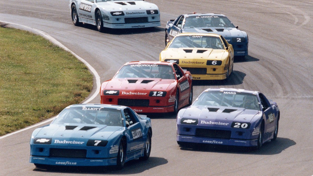 irocofficial's tweet image. Classic IROC grit at Burke Lakefront Airport! 🏎️💨 1984 marked a major shift as IROC transitioned to the iconic 3rd-gen @TeamChevy Camaro. The series tackled the Cleveland shores twice, debuting here in ‘84 and returning in ’90. Pure bowtie horsepower. #IROC #Chevy #Camaro