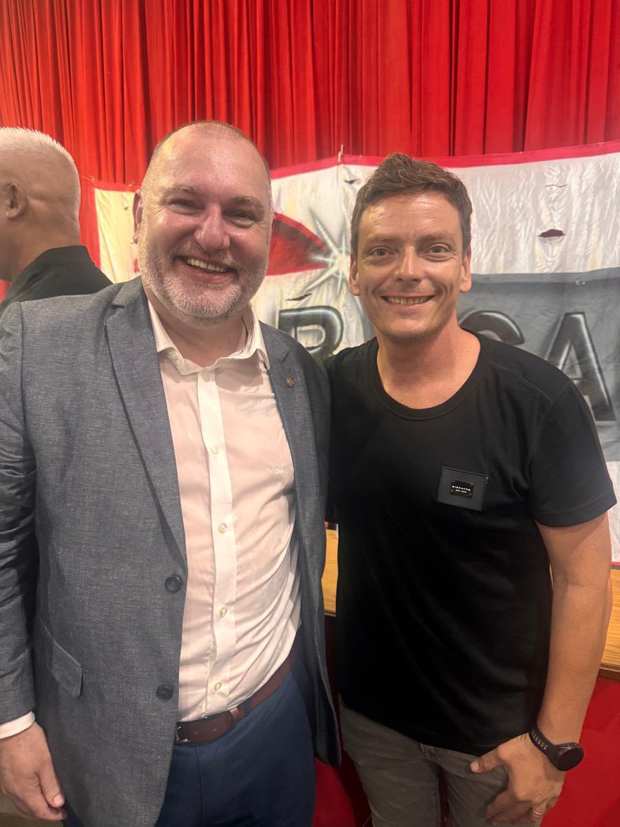 Felicitaciones, querido <a href="/hernanrossi_ok/">Hernán Rossi</a>, por asumir la conducción del <a href="/UCRCapital/">UCR CABA</a>.

Me alegra verte liderar esta nueva etapa del radicalismo porteño, reafirmando nuestros principios y fortaleciendo la identidad del partido.

Se vienen desafíos importantes para construir esa