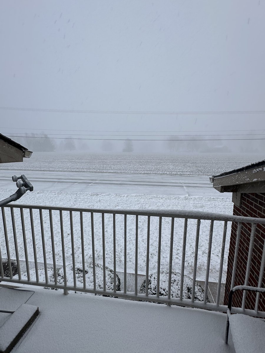 Dude! <a href="/standridgewx/">Matt Standridge</a> Gonna need some better forecasts. This went downhill quickly. It was 70 yesterday in Kokomo 😳