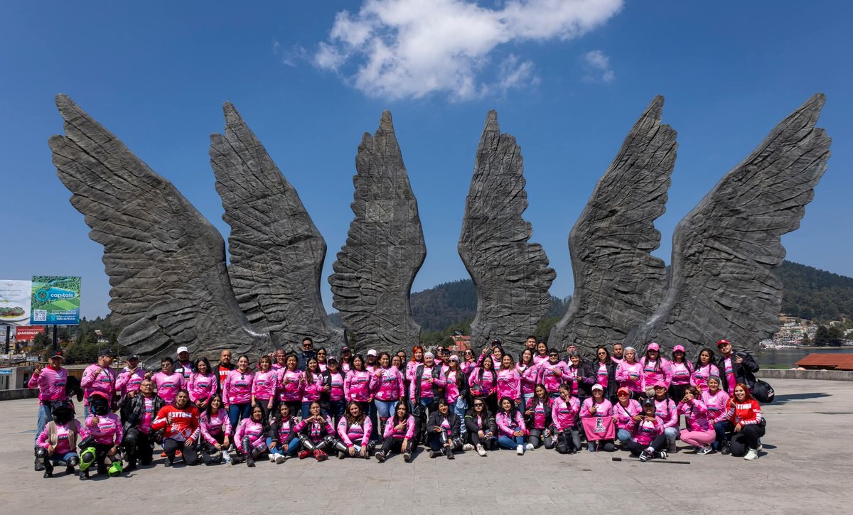 hondamotos_mx's tweet photo. ¡El Edomex se pintó de rosa y la ruta fue suya! 🌸 Gracias a todas las motociclistas que rodaron con nosotros el sábado pasado y al equipo de Honda Motos Daytona por la organización. 🏍️💨
Honda Motos Daytona #RodadaRosa #HondaMotosMX #8M #HondaPowerhouse https://t.co/cUybbhHeRp
