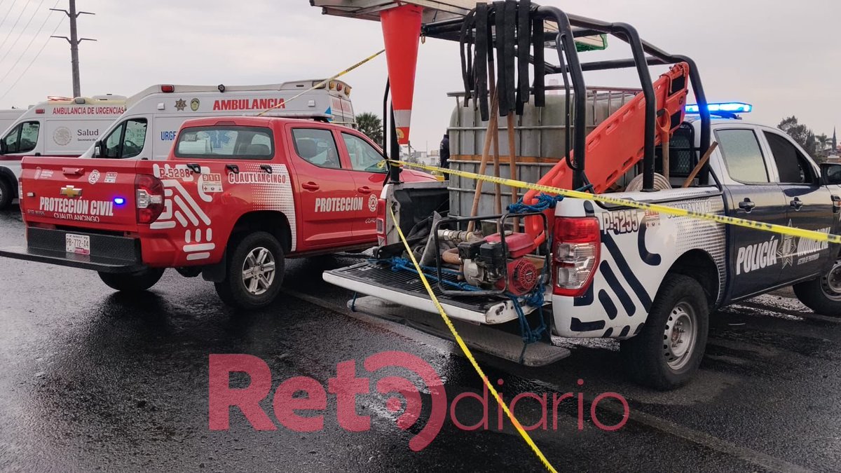 retodiariomx's tweet photo. 🚨⚠️ #Actualización | Fuerte accidente vial en Momoxpan: un automóvil terminó suspendido de un puente en el Periférico Ecológico tras volcar.

👨‍🚒 Cuerpos de emergencia rescataron a los ocupantes; se reportan personas lesionadas y una víctima mortal.

🚗 Caos vial en la zona por cierres y maniobras de auxilio.

⚠️ Maneja con precaución.

#Puebla #Momoxpan #Accidente #TráficoPuebla #Emergencia #ÚltimaHora