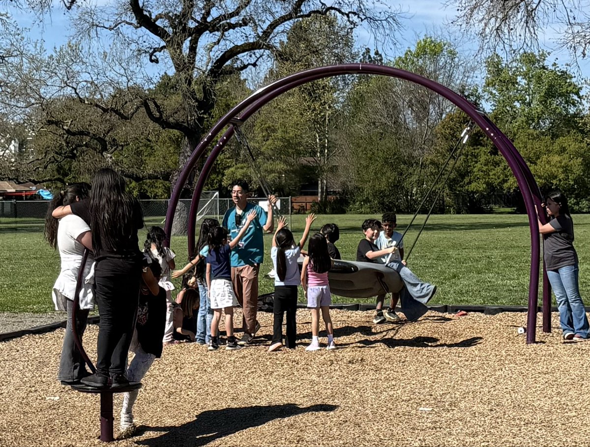SRCSchools_XLP's tweet photo. Hundreds of elementary students participating in full-day programming again during Spring Break at SLES and LBES sites! Thank you to our Boys &amp; Girls Club partners! https://t.co/wJSiqMyQaF