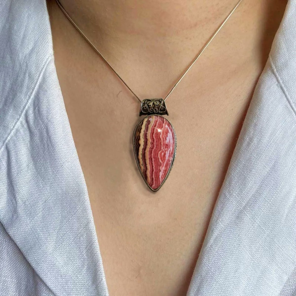 renaissancefai's tweet image. Rhodochrosite Sterling Silver Pendant with Ornate Bail, Southwestern Flair, Pink Gemstone, Vintage
etsy.com/listing/447309…?
#pendant #necklace #gemstone #pink #rhodochrosite #sterlingsilver #925 #Southwestern #large #bail #ornate #arrowhead #giftforher #large #Boho #Hippie