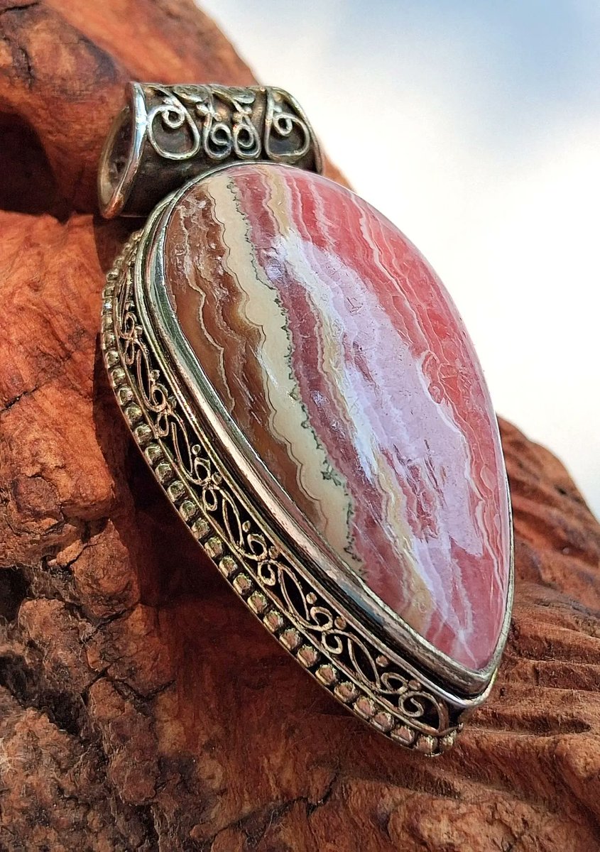 renaissancefai's tweet image. Rhodochrosite Sterling Silver Pendant with Ornate Bail, Southwestern Flair, Pink Gemstone, Vintage
etsy.com/listing/447309…?
#pendant #necklace #gemstone #pink #rhodochrosite #sterlingsilver #925 #Southwestern #large #bail #ornate #arrowhead #giftforher #large #Boho #Hippie