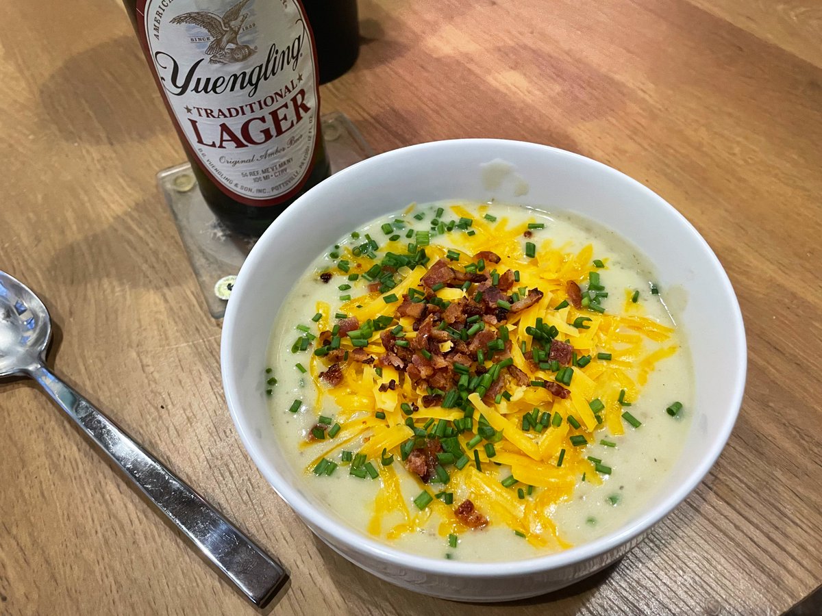 sammy_kirk's tweet photo. It snowed today so: potato and leek soup https://t.co/V2C5VhmX8N
