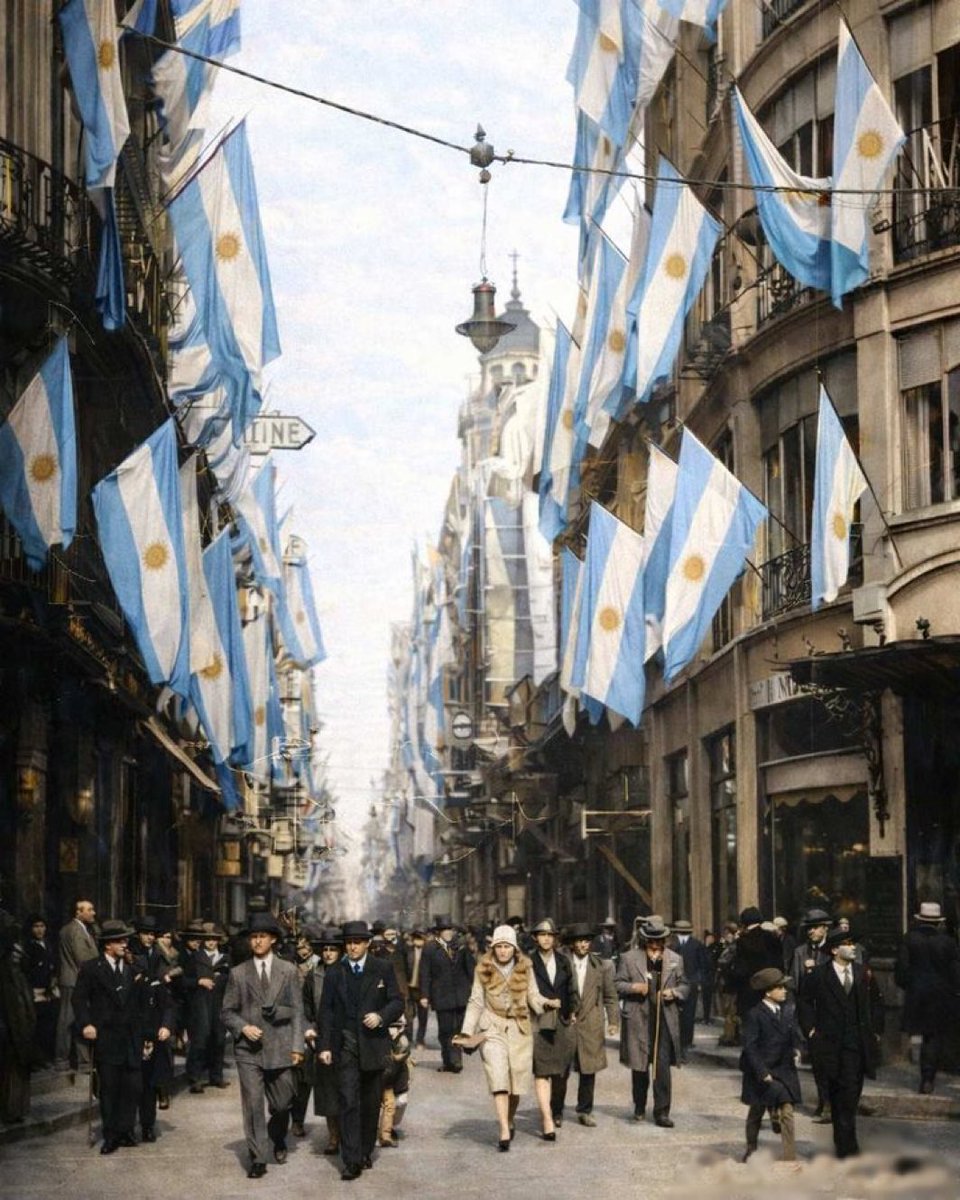 BowTiedMara's tweet photo. 100 year anniversary of Argentina (colorized)

📍Buenos Aires, 1910 https://t.co/eDP4pm8xz0