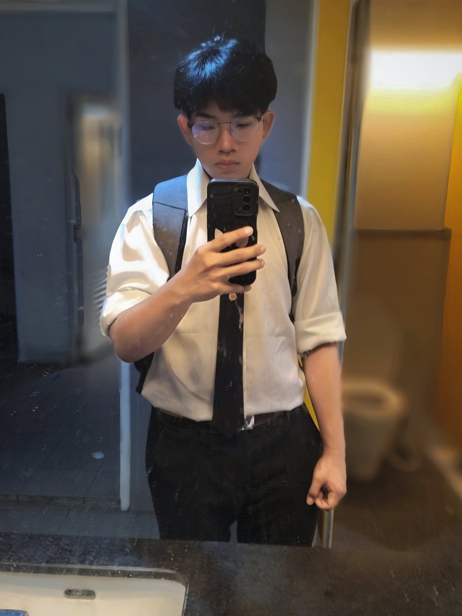 AC03K's tweet photo. 📝🌈 มีสอบตั้งเเต่หัววันเลย 🥱 https://t.co/ArxNvjvJBR