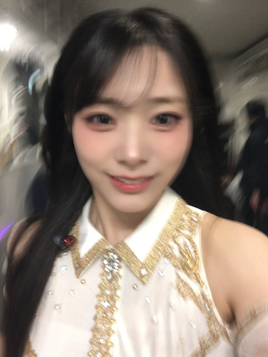 📷|

Siyeon Weverse Update

#QWER #큐더블유이알 #BAWIGE #Siyeon #시연