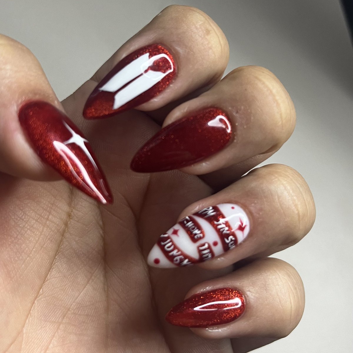 liizxys's tweet photo. MIREN MIS UÑAS ARIRANG VIBES https://t.co/mgzCBEnOYJ
