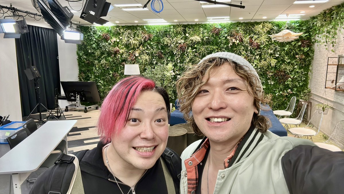 junkolokolo's tweet photo. とーま君企画のピックアップライバー❣️俺グラビアアイドルみたいなポーズしてるけど気にしないで❣️ヤダぁぁぁぁぁぁ❣️また何かやりたいな‼️
#とーま君
#ガー君
#junok
#ピックアップライバー
#colorsing
#ボイストレーナー
#ボーカルトレーナー
#ボイススペシャリスト
#レッスン希望はDMにて https://t.co/znYwhmvhZ7