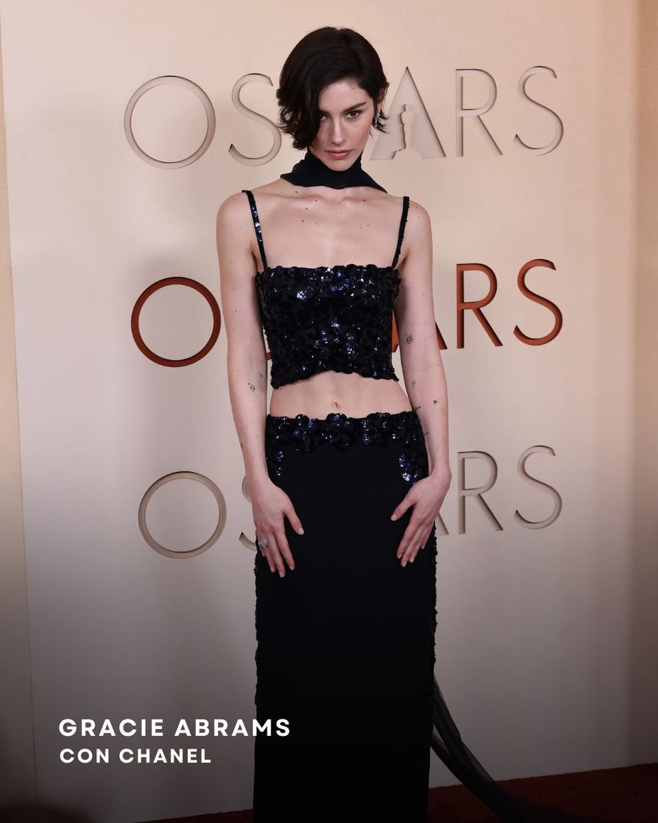 MidWoman tweet media