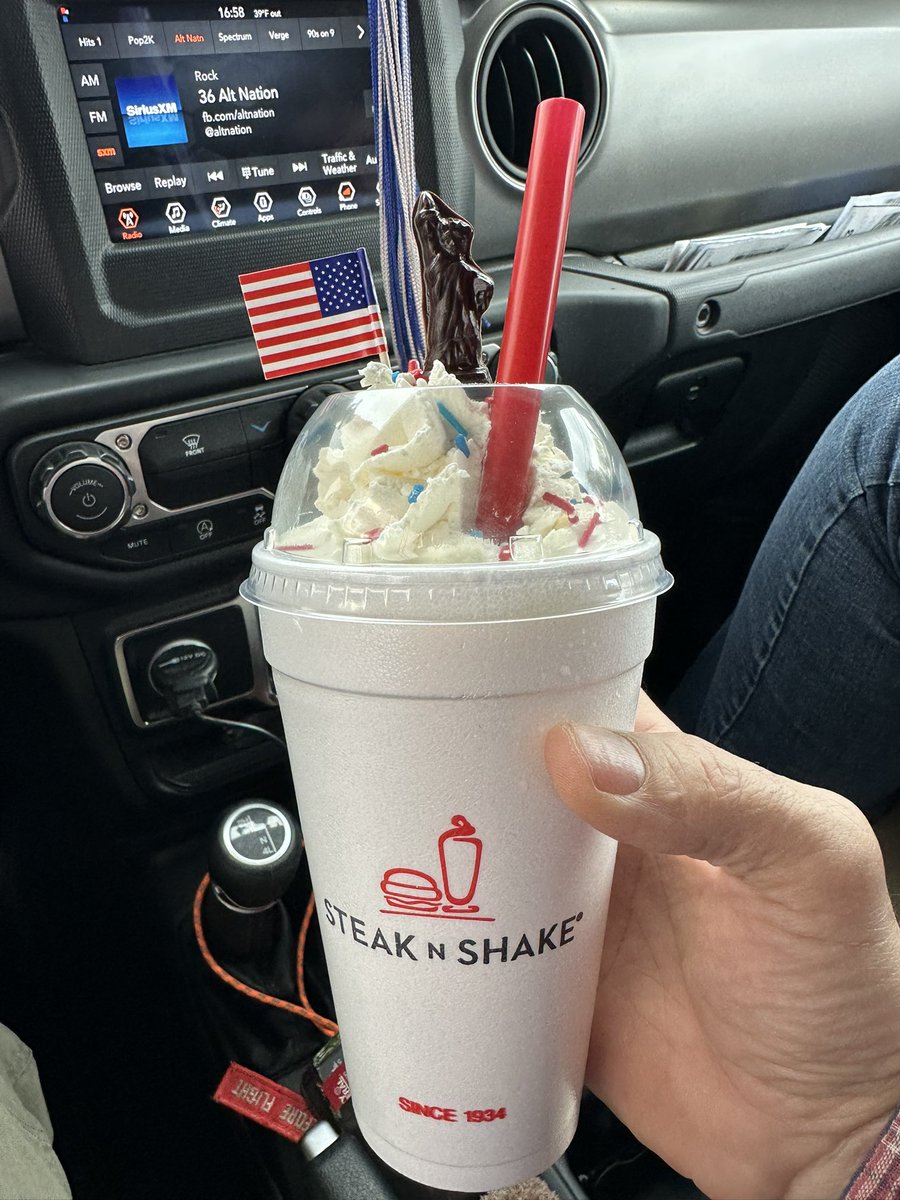 JurassicKP's tweet photo. @SteaknShake Just made the 120 miles round trip, and it was amazing, the tallow tots too !!! https://t.co/EHEizTWDyh