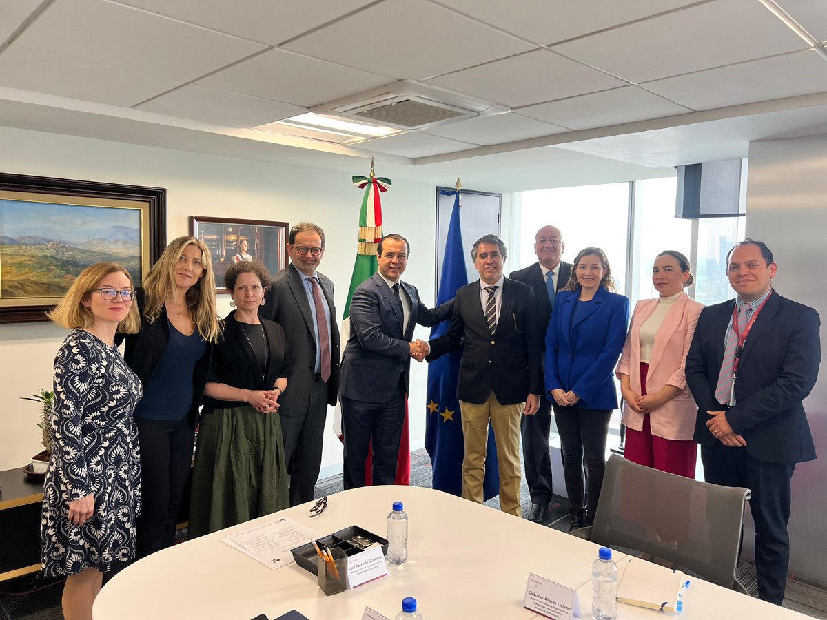 Reunión con el equipo comercial de la Unión Europea <a href="/PaoloGarzotti/">Paolo garzotti </a> y con el embajador de, <a href="/FAndreUE/">Francisco André</a>. Platicamos sobre la próxima firma del Acuerdo Modernizado TLCUEM y la visita de <a href="/vonderleyen/">Ursula von der Leyen</a> y un grupo de empresarios a nuestro país a finales de mayo. Cero arancel para nuestras