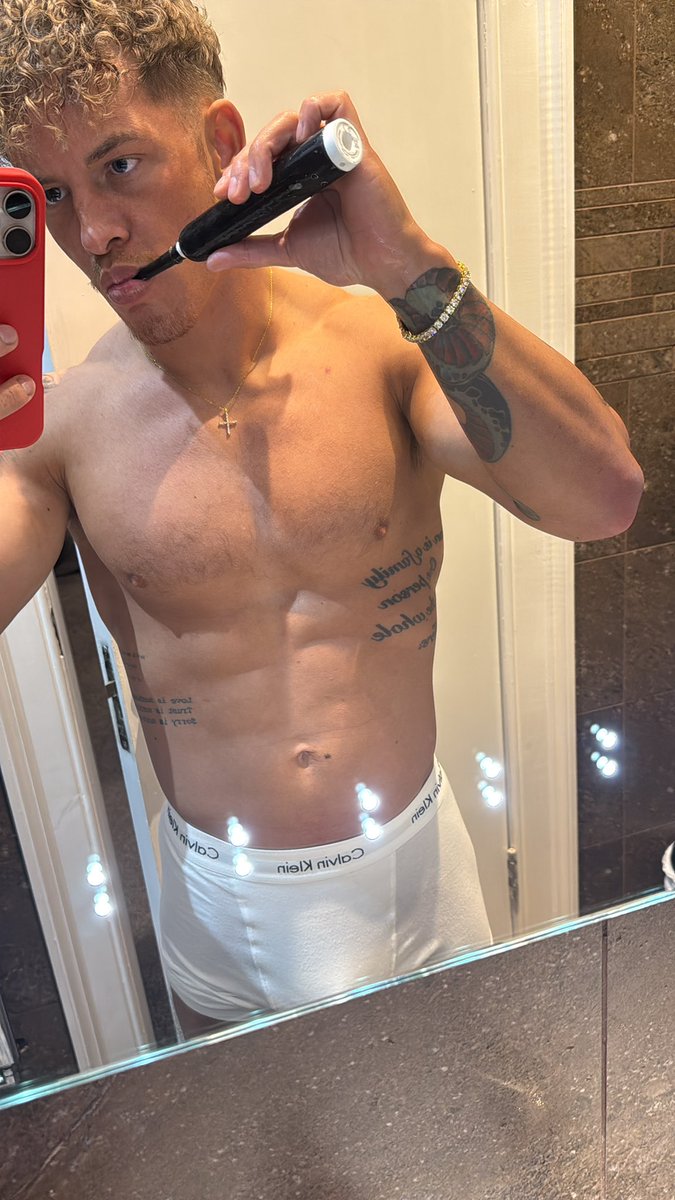 Work Pants Guy 😳 tweet media