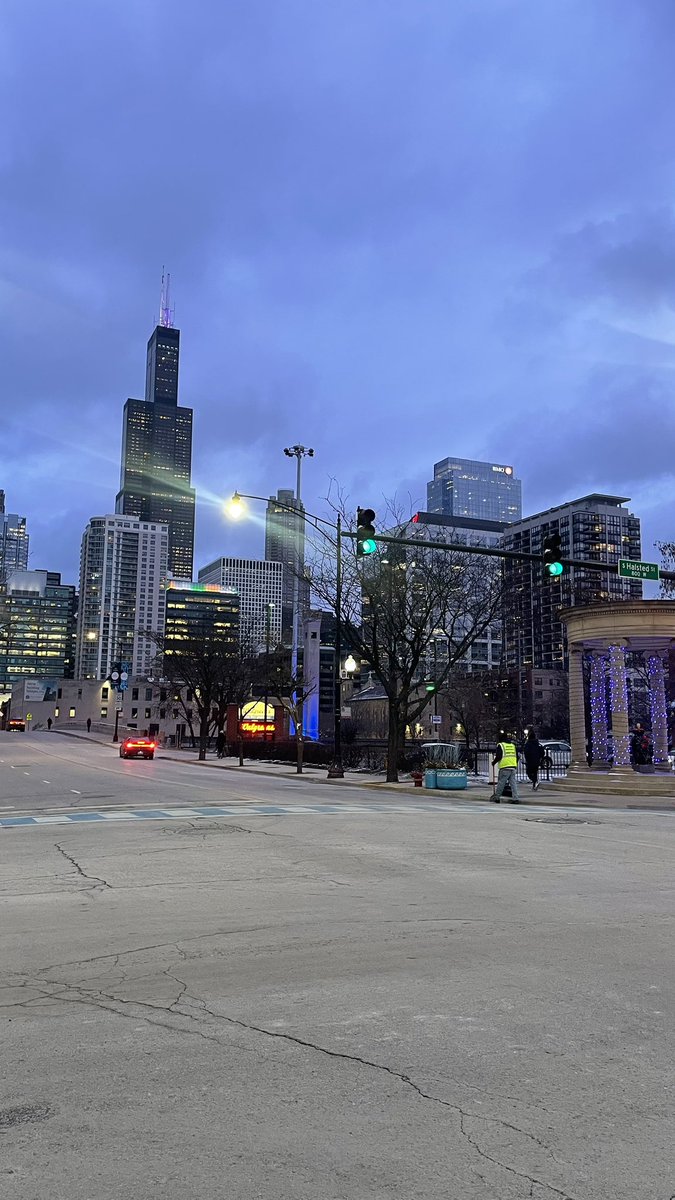 WestLoopTom tweet media