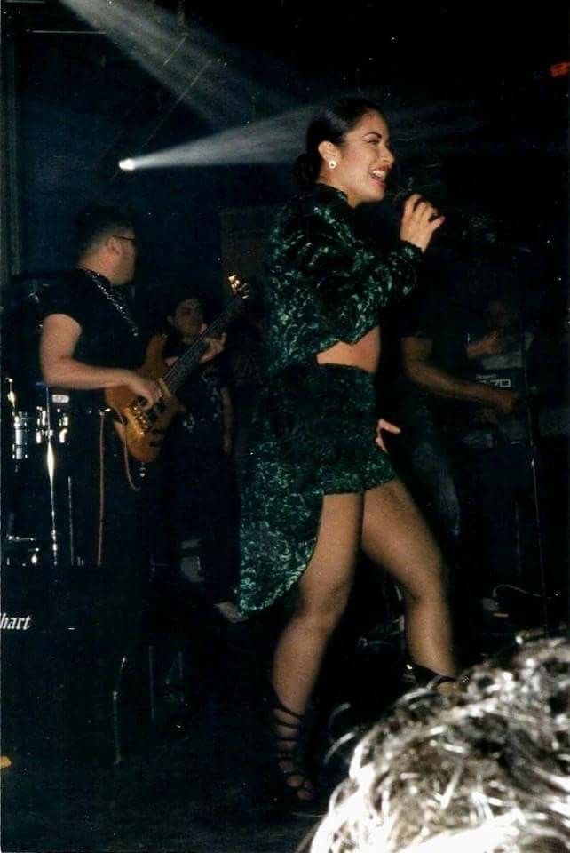 it’s Selena! tweet media