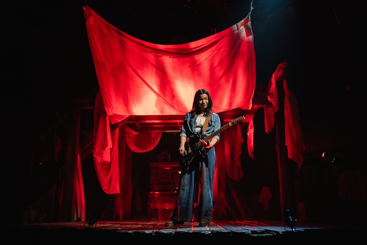 BuzzCenterStage tweet media