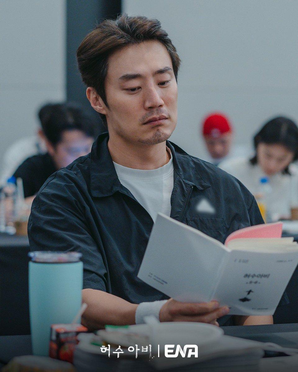 Channel_ENA's tweet photo. ENA 새 월화드라마 #허수아비
4월 20일(월) 밤 10시 ENA 첫방송

박해수, 불의와 타협하지 않는 좌천된 에이스 형사 ‘강태주’ 役
이희준, 끝없는 욕망으로 가득한 엘리트 검사 ‘차시영’ 役 
곽선영, 강성연쇄살인사건을 좇는 정의로운 기자 ‘서지원’ 役

#ENA #ENA드라마 #허수아비 #박해수 #ParkHaesoo #이희준 #LeeHeejun #곽선영 #KwakSunyoung