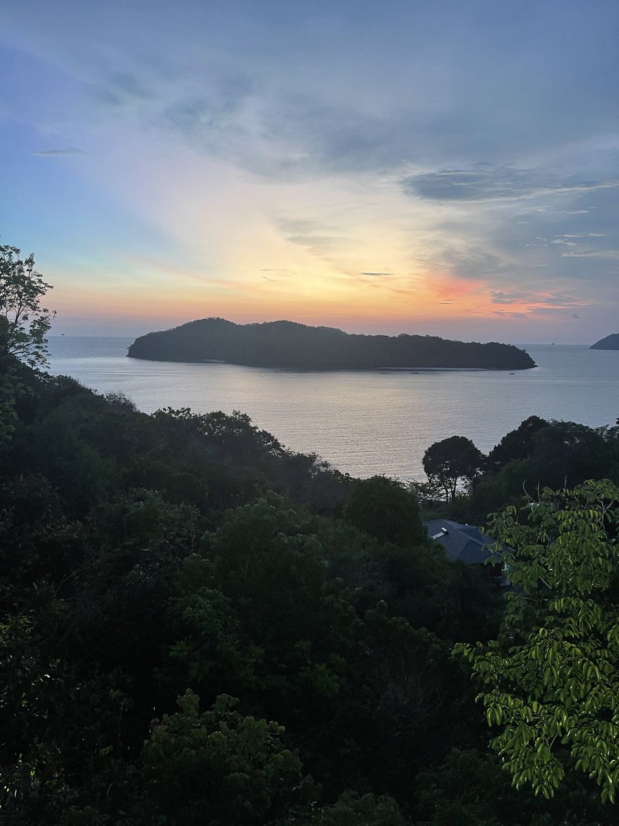 Sisbehaving | travel bloggers tweet media