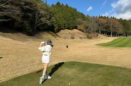 IJ_BF5's tweet photo. 久しぶりのゴルフ ⛳️✨
自然の中で体を動かすと気持ちいいですね 🌿😊
今日もいい一日でした ☀️
#ゴルフ #ゴルフ女子 #休日 #スポーツ #自然 #リフレッシュ https://t.co/Hpd8sKSRC7