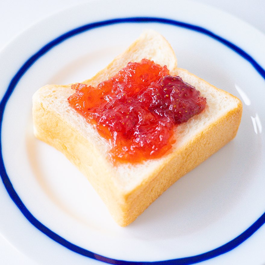 おはようございます
本日のはかり売りメニューです。

・キャラメルと発酵バターとゲランドの塩
・いちごとりんご
・いちじくとカシス
・りんごとベルガモット

なくなり次第メニュー変更となります。
ご来店お待ちしております。