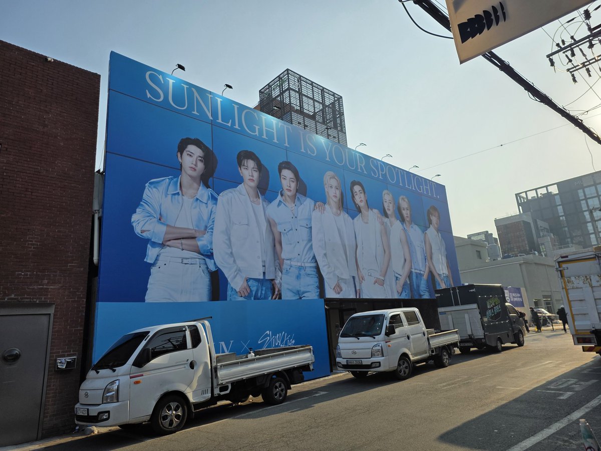 they're already setting up for the biore popup in seongsu 🥹

cr:leejii_25